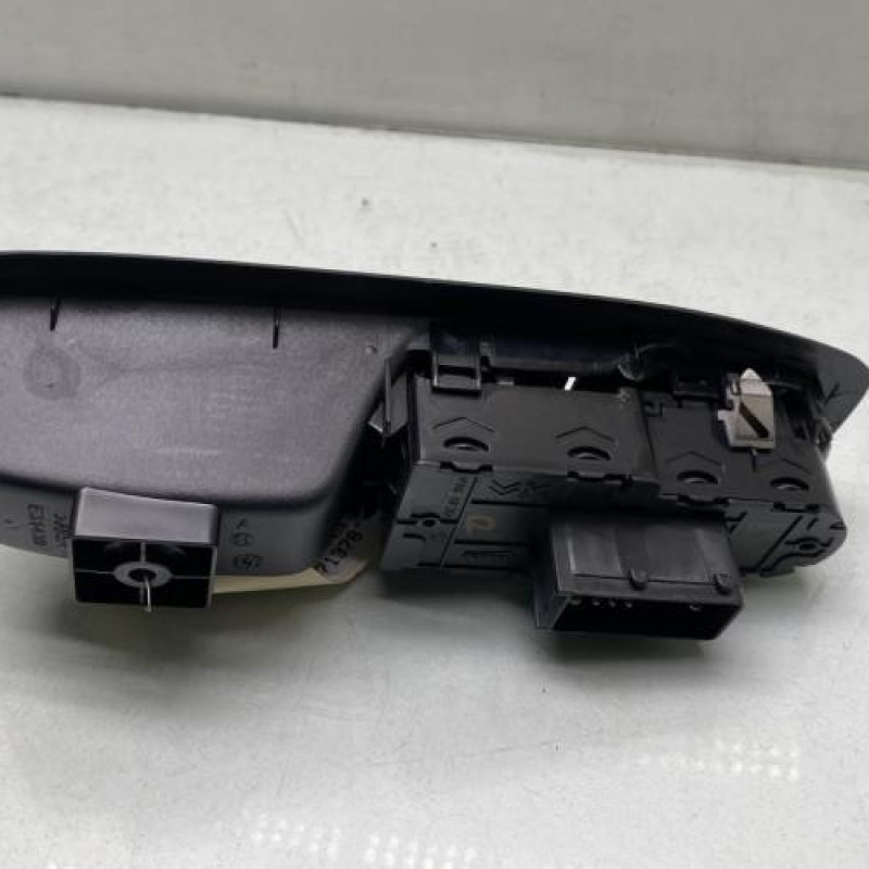 Interrupteur de leve vitre avant gauche PEUGEOT 208 1 Photo n°3