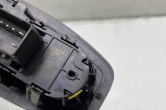 Interrupteur de leve vitre avant gauche PEUGEOT 208 1