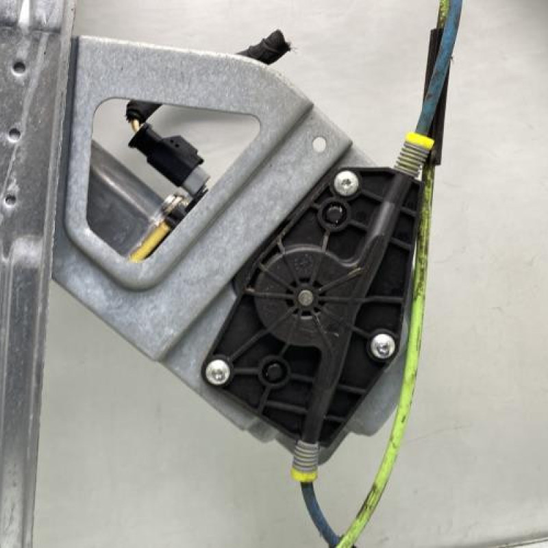 Leve vitre electrique avant droit PEUGEOT 208 1 Photo n°4