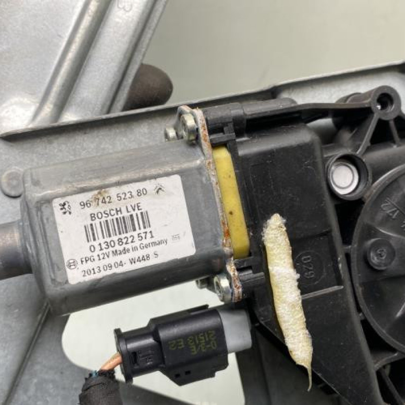 Leve vitre electrique avant droit PEUGEOT 208 1 Photo n°7
