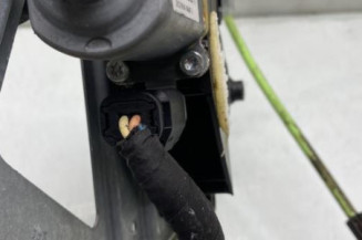 Leve vitre electrique avant droit PEUGEOT 208 1