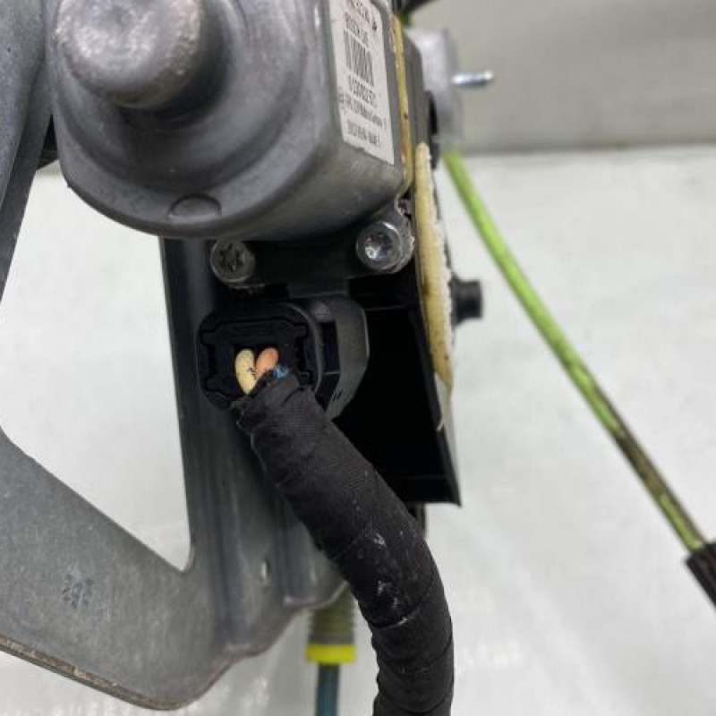 Leve vitre electrique avant droit PEUGEOT 208 1 Photo n°8