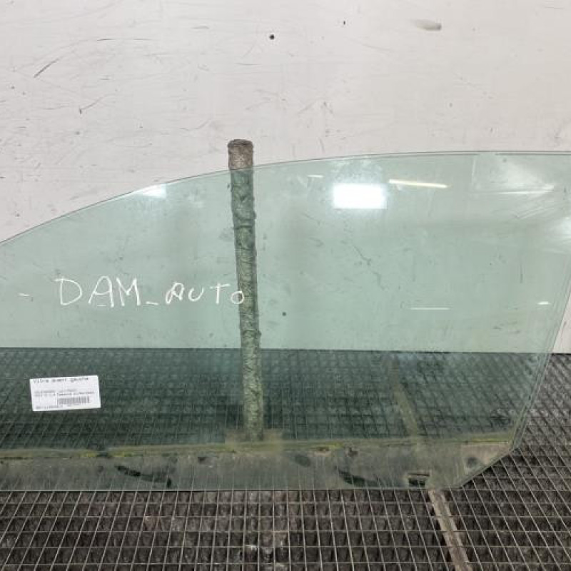 Vitre avant gauche VOLKSWAGEN GOLF 5 Photo n°1