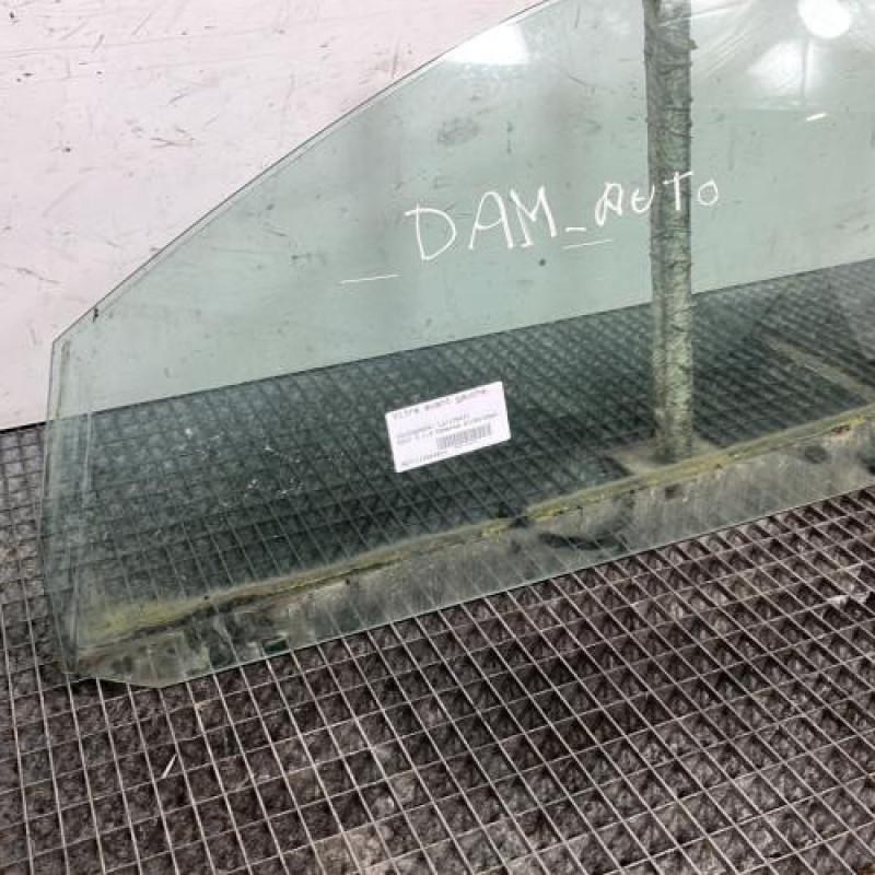 Vitre avant gauche VOLKSWAGEN GOLF 5 Photo n°2