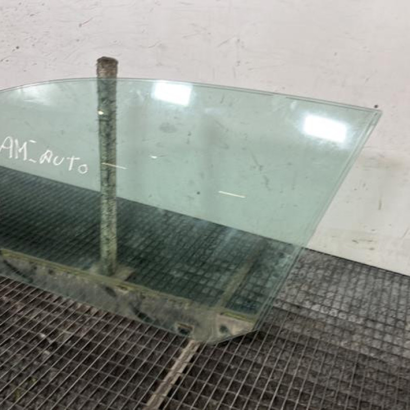 Vitre avant gauche VOLKSWAGEN GOLF 5 Photo n°3