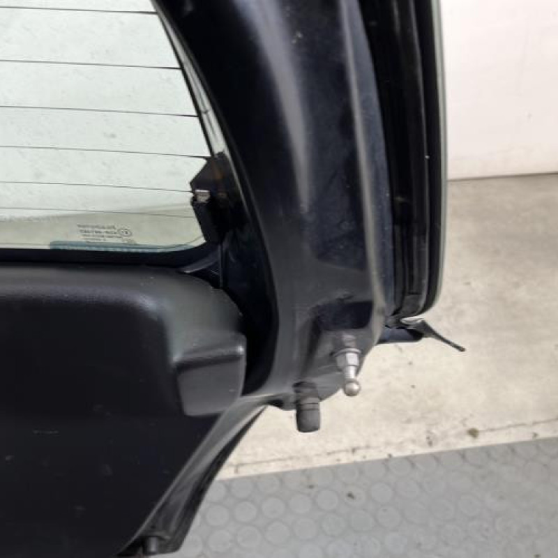 Malle/Hayon arriere SUZUKI SWIFT 3 Photo n°12