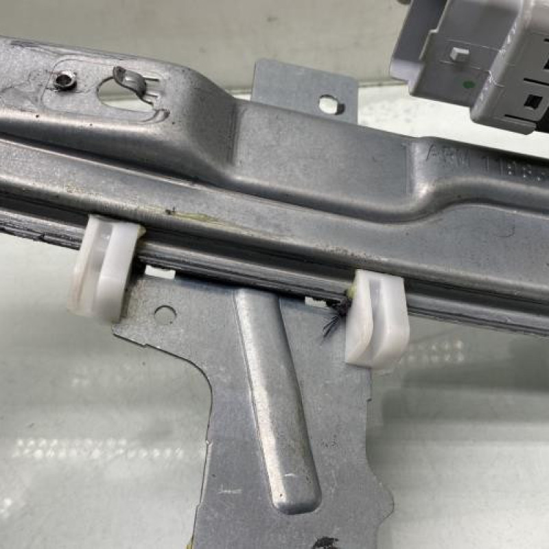 Leve vitre electrique avant droit PEUGEOT 207 Photo n°4