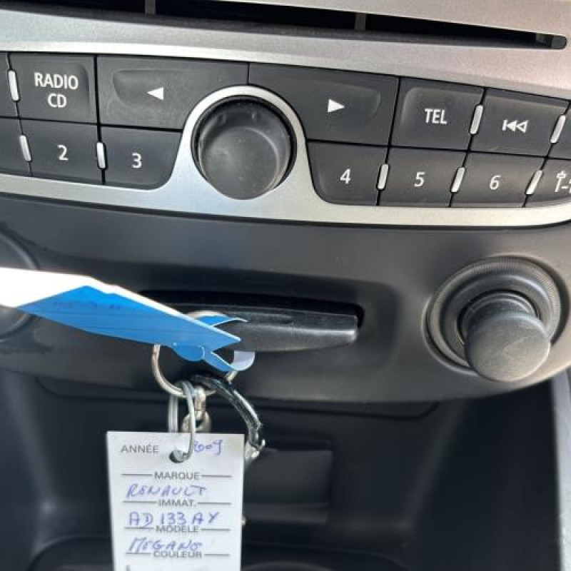 Poignee porte avant droit RENAULT MEGANE 3 Photo n°18