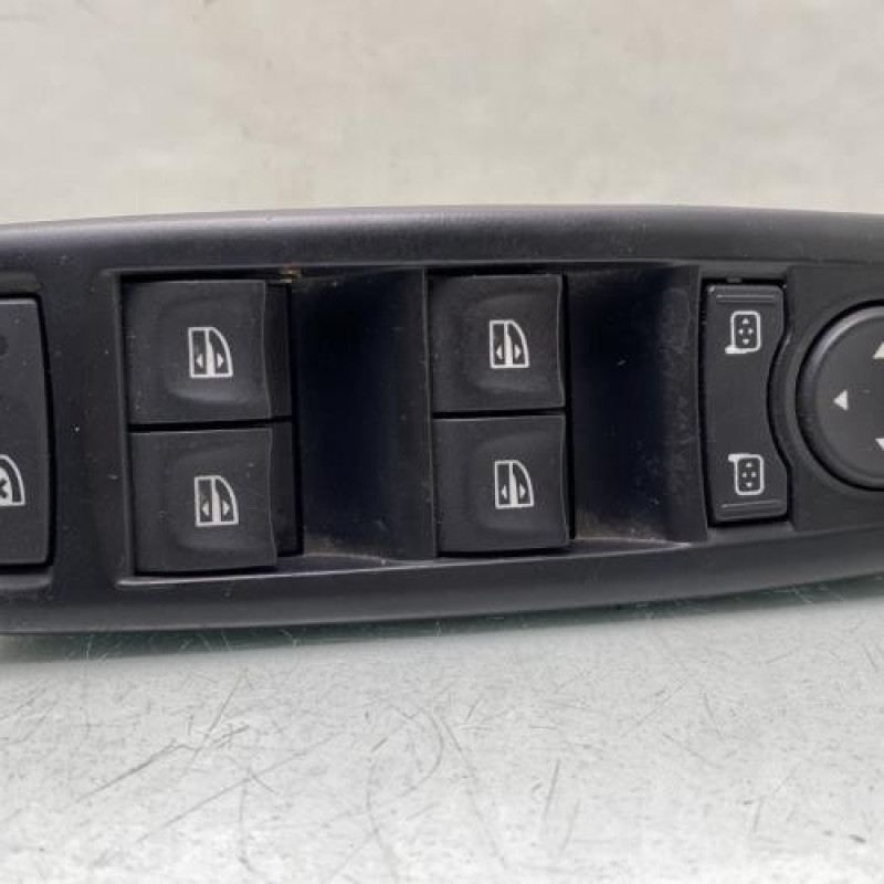 Interrupteur de leve vitre avant gauche RENAULT MEGANE 3 Photo n°1