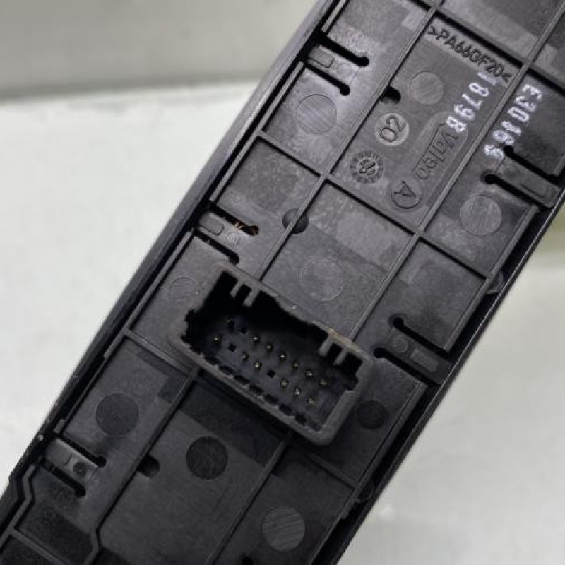 Interrupteur de leve vitre avant gauche RENAULT MEGANE 3 Photo n°3