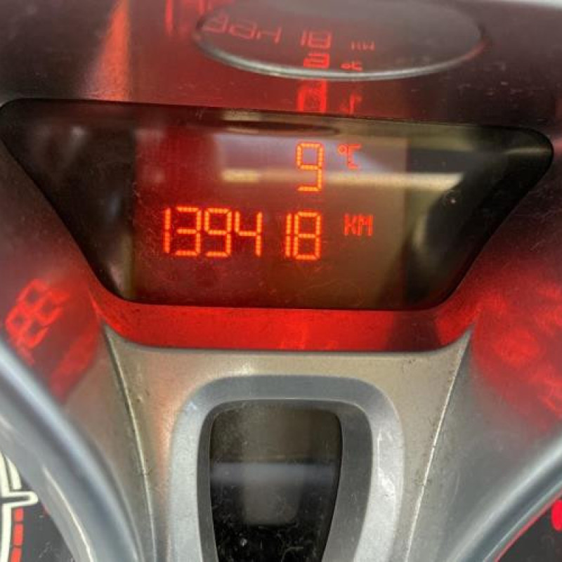 Pare boue arriere gauche FORD FIESTA 6 Photo n°12