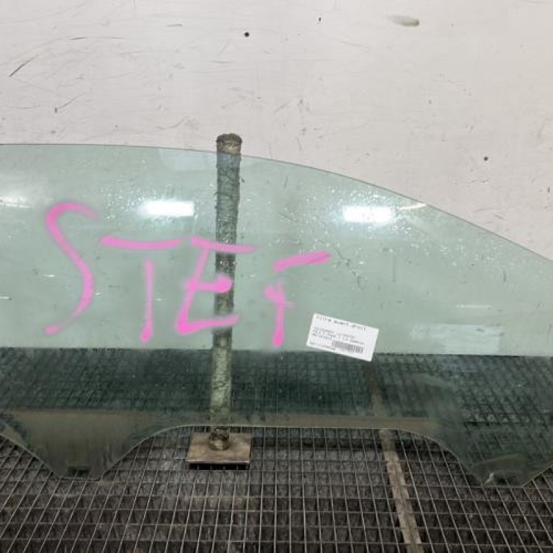 Vitre avant droit VOLKSWAGEN POLO 5 Photo n°1