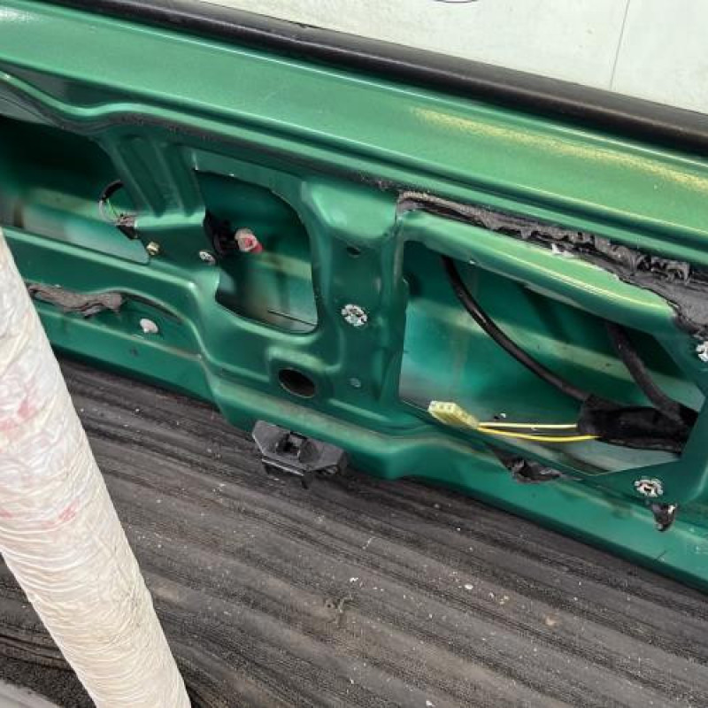 Malle/Hayon arriere RENAULT TWINGO 1 Photo n°8