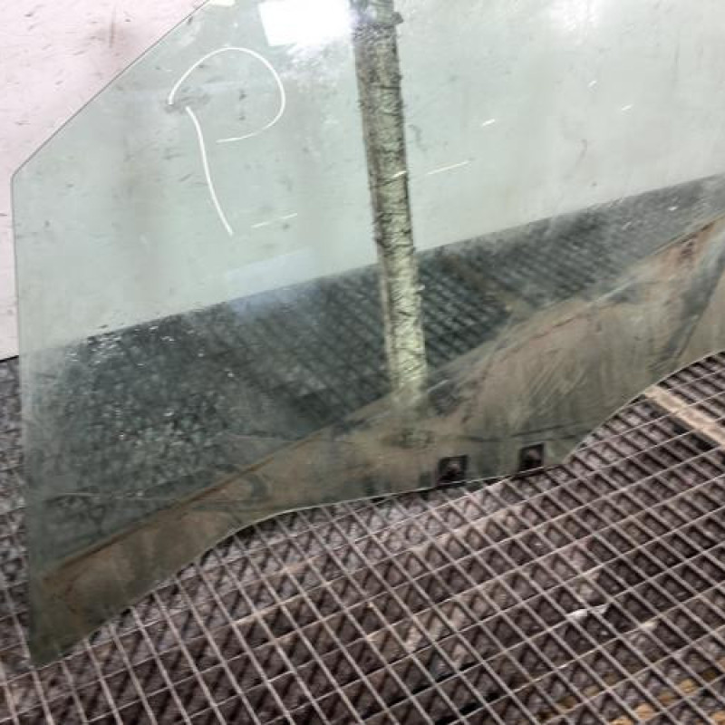 Vitre avant gauche RENAULT CLIO 4 Photo n°2