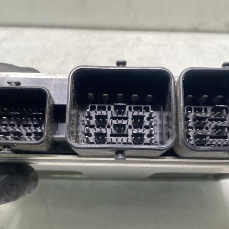 Calculateur moteur PEUGEOT 208 1 Photo n°3