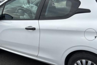 Calculateur moteur PEUGEOT 208 1