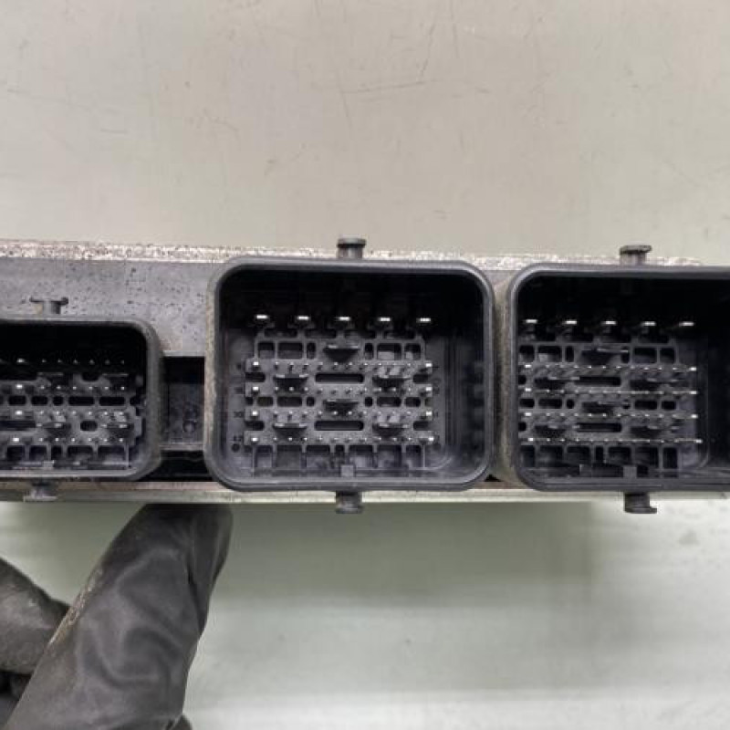 Calculateur moteur PEUGEOT 208 1 Photo n°3