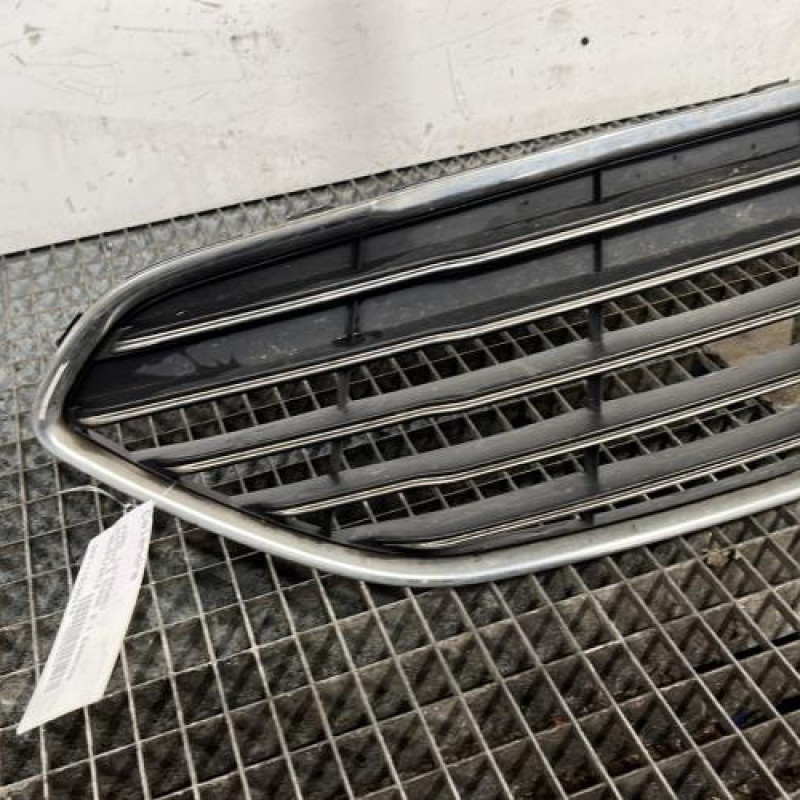 Calandre FORD FIESTA 6 Photo n°2