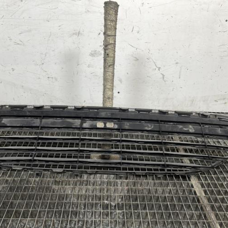 Calandre FORD FIESTA 6 Photo n°4