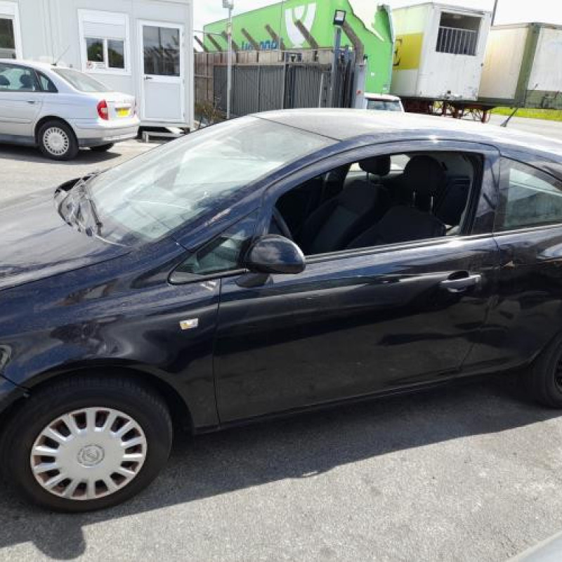 Calandre OPEL CORSA D Photo n°10