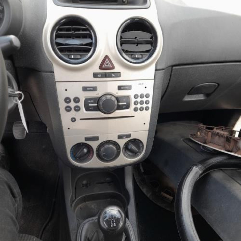 Calandre OPEL CORSA D Photo n°15