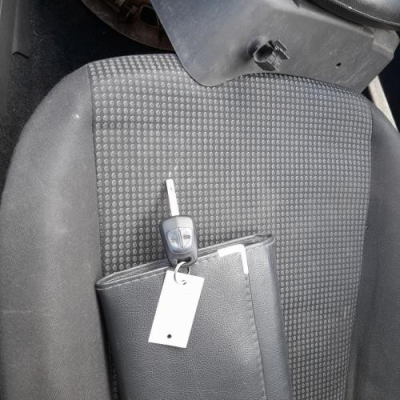 Calandre OPEL CORSA D Photo n°16