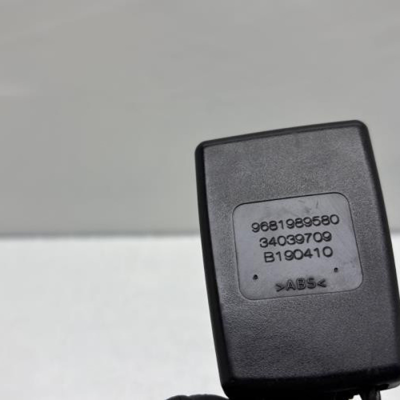 Attache ceinture avant gauche PEUGEOT 3008 1 Photo n°5