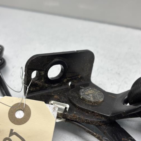 Attache ceinture arriere droit PEUGEOT 3008 1