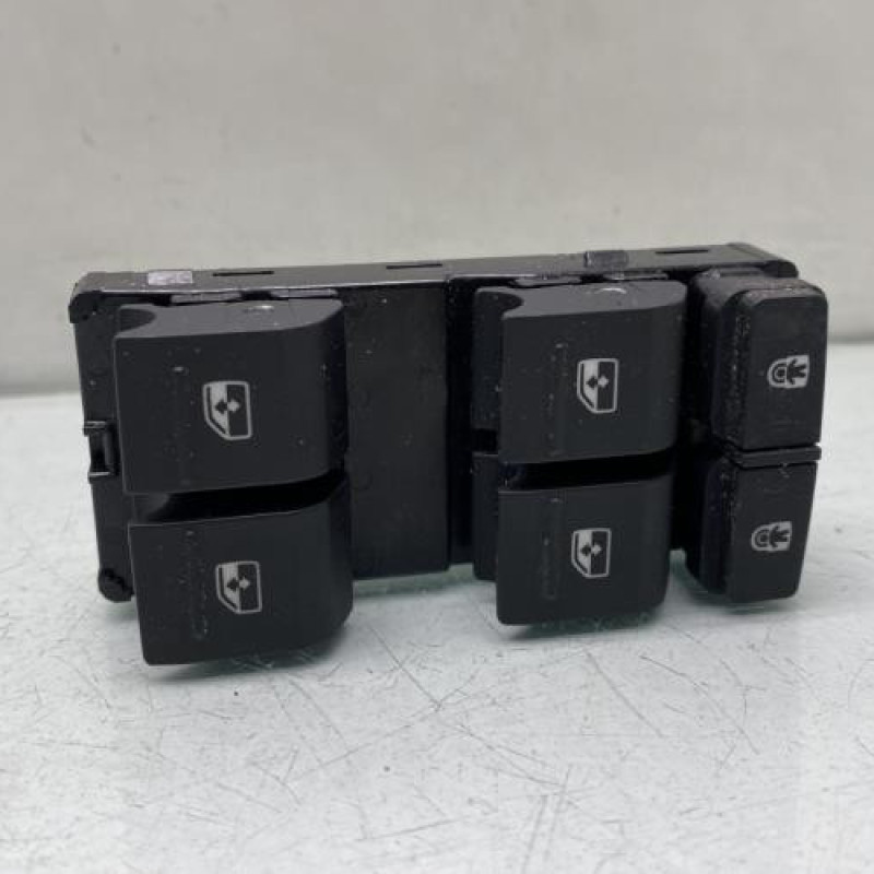 Interrupteur de leve vitre avant gauche AUDI A3 4 Photo n°1