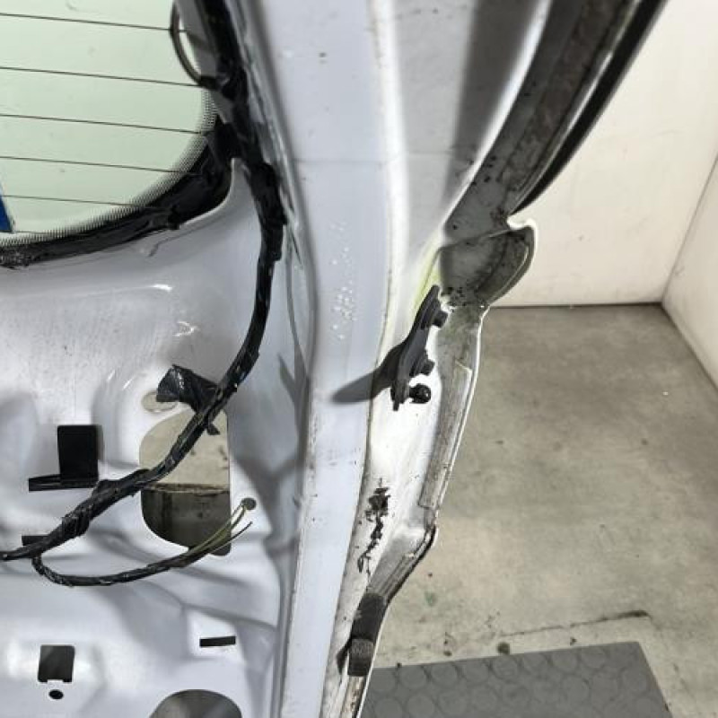 Malle/Hayon arriere FORD FOCUS 3 Photo n°8