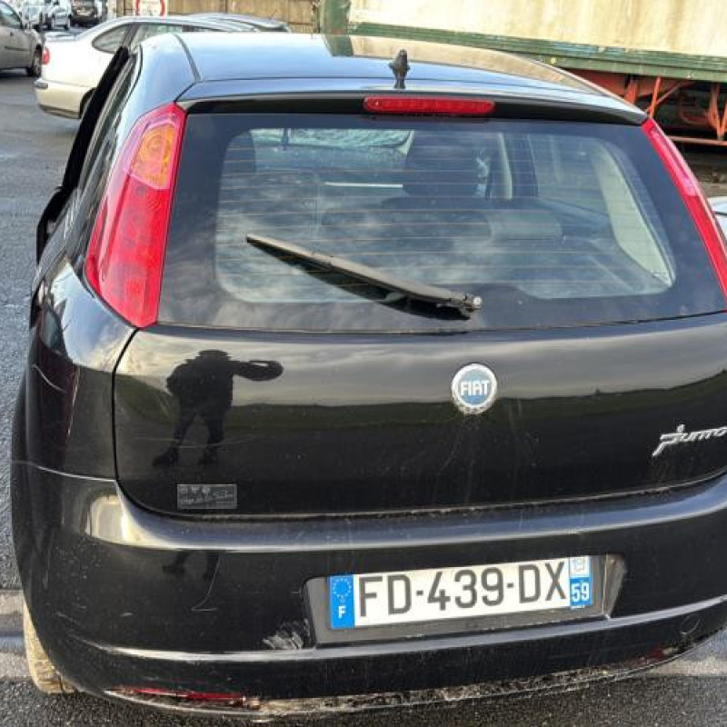 Malle/Hayon arriere FIAT GRANDE PUNTO Photo n°17
