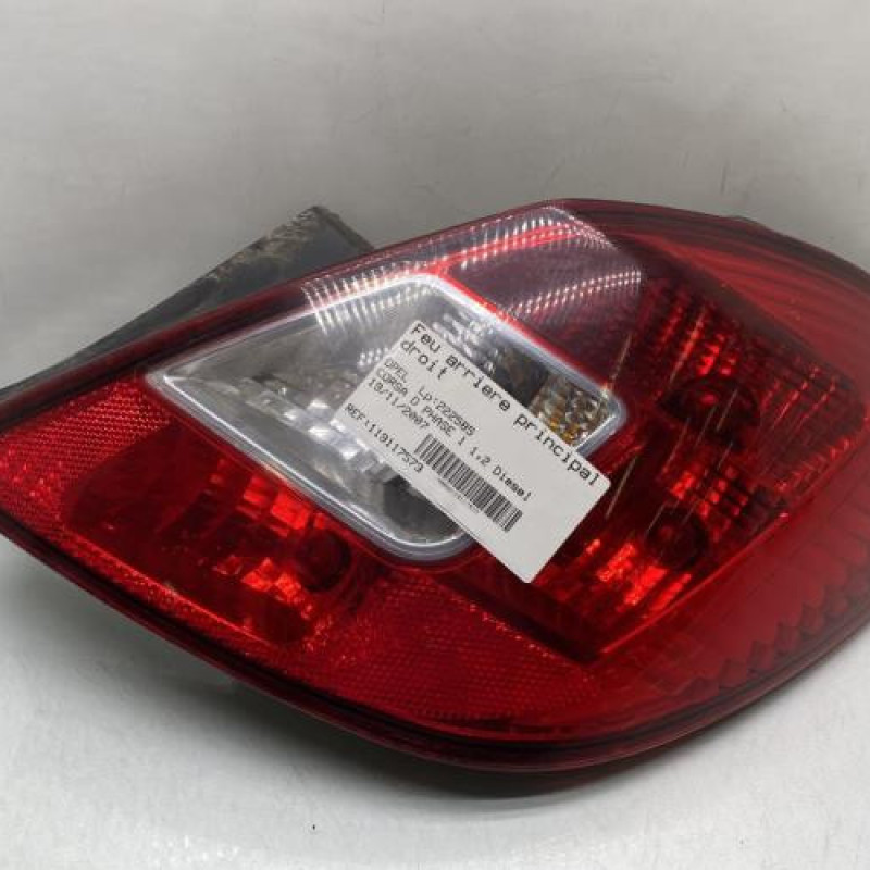 Feu arriere principal droit (feux) OPEL CORSA D Photo n°1