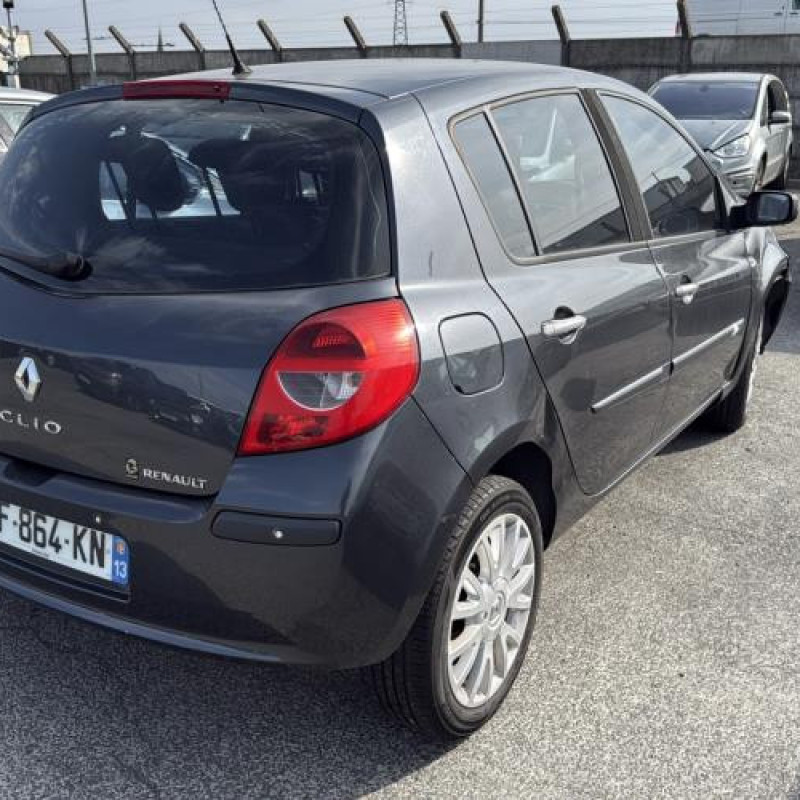 Pare choc arriere RENAULT CLIO 3 Photo n°11