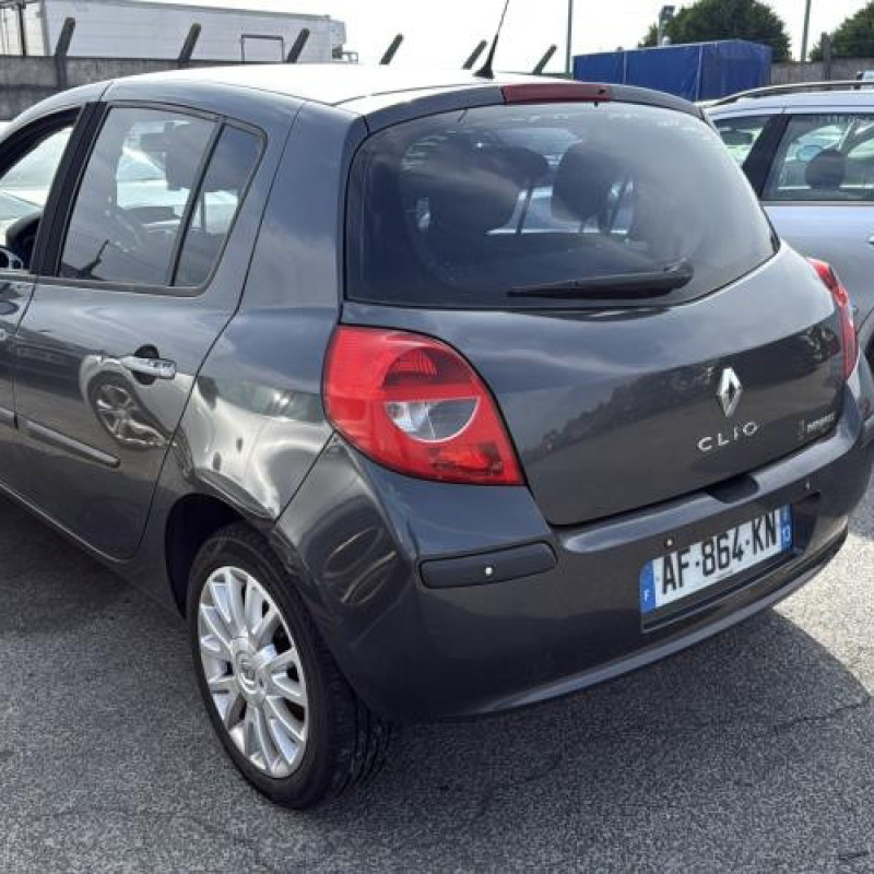 Pare choc arriere RENAULT CLIO 3 Photo n°12