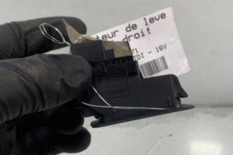 Interrupteur de leve vitre avant droit VOLKSWAGEN GOLF 7