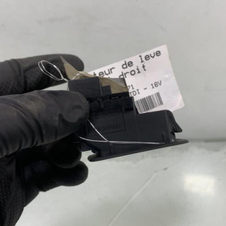 Interrupteur de leve vitre avant droit VOLKSWAGEN GOLF 7