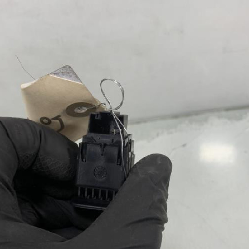 Interrupteur de leve vitre avant droit VOLKSWAGEN GOLF 7 Photo n°3