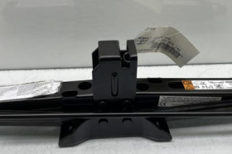 Cric RENAULT ARKANA Photo n°1