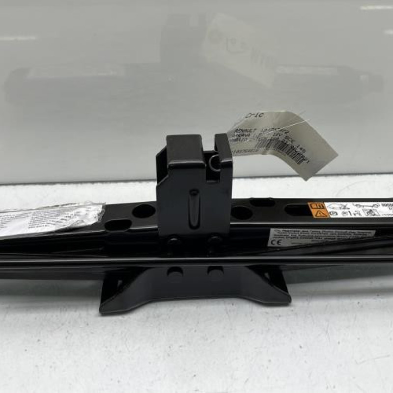 Cric RENAULT ARKANA Photo n°1