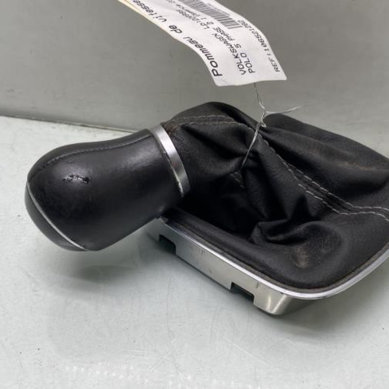 Pommeau de vitesses VOLKSWAGEN POLO 5 Photo n°1