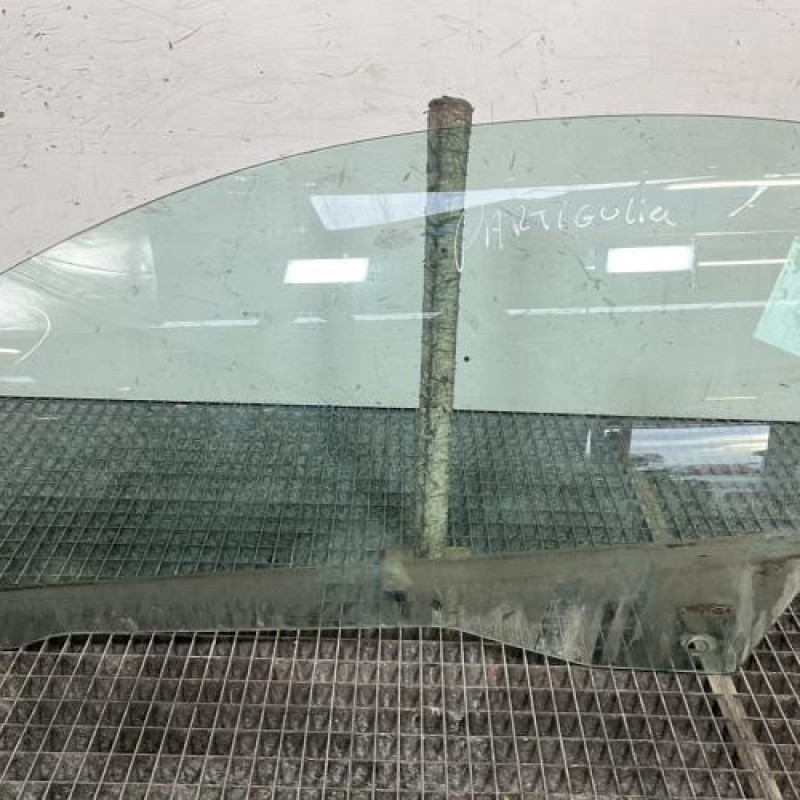 Vitre avant gauche PEUGEOT 206 Photo n°1