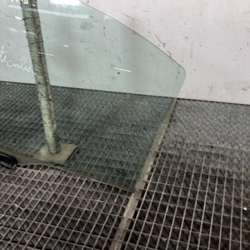 Vitre arriere gauche PEUGEOT 607 Photo n°2