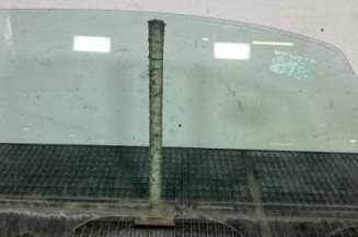 Vitre avant droit PEUGEOT 1007 Photo n°1