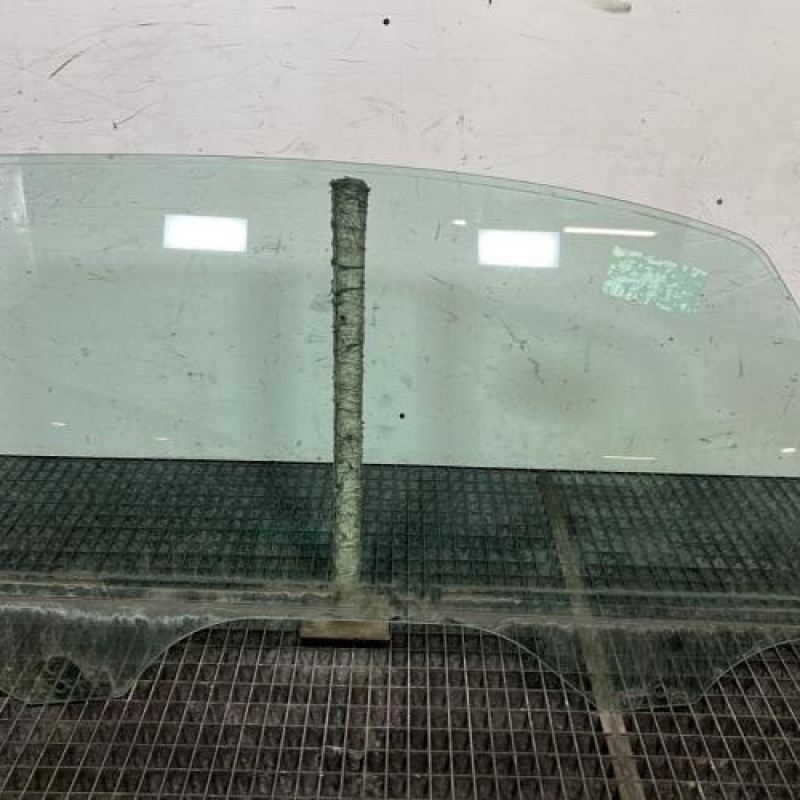 Vitre avant droit PEUGEOT 1007 Photo n°1