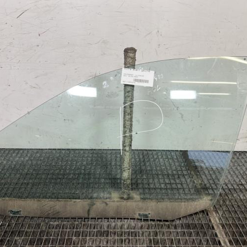 Vitre avant gauche VOLKSWAGEN GOLF 4 Photo n°1