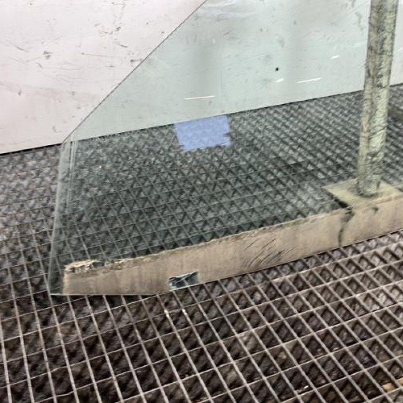 Vitre avant gauche VOLKSWAGEN GOLF 4 Photo n°2