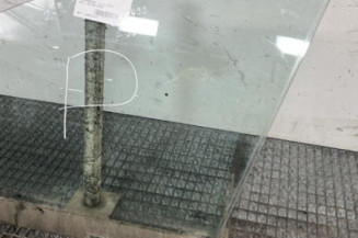 Vitre avant gauche VOLKSWAGEN GOLF 4