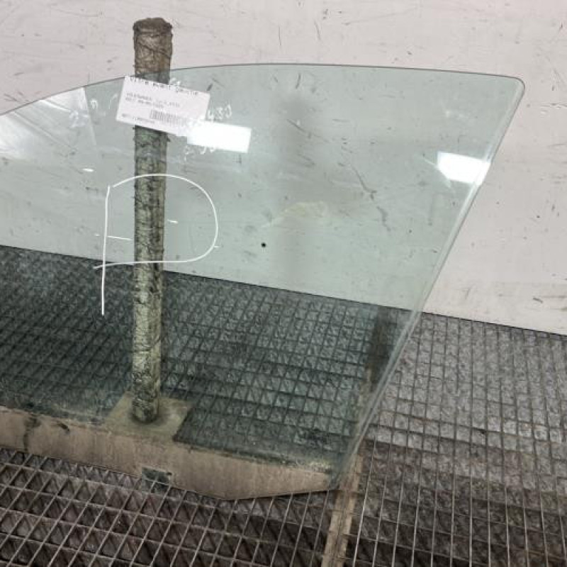 Vitre avant gauche VOLKSWAGEN GOLF 4 Photo n°3