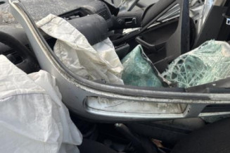 Vitre avant gauche VOLKSWAGEN GOLF 4