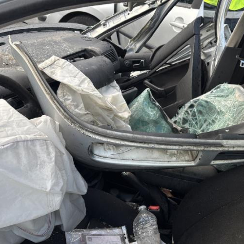 Vitre avant gauche VOLKSWAGEN GOLF 4 Photo n°14